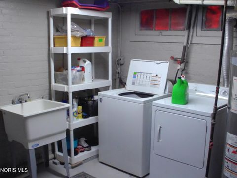 Tiny photo for 2721 Parkwood Avenue, Toledo, OH 43610 (MLS # 10004869)