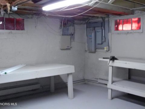 Tiny photo for 2721 Parkwood Avenue, Toledo, OH 43610 (MLS # 10004869)