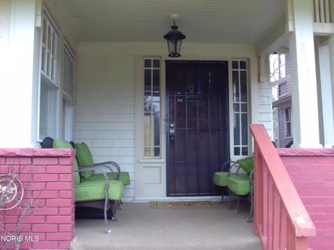 Tiny photo for 2721 Parkwood Avenue, Toledo, OH 43610 (MLS # 10004869)