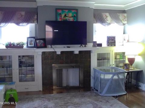 Tiny photo for 2721 Parkwood Avenue, Toledo, OH 43610 (MLS # 10004869)