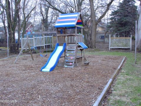 Tiny photo for 2721 Parkwood Avenue, Toledo, OH 43610 (MLS # 10004869)