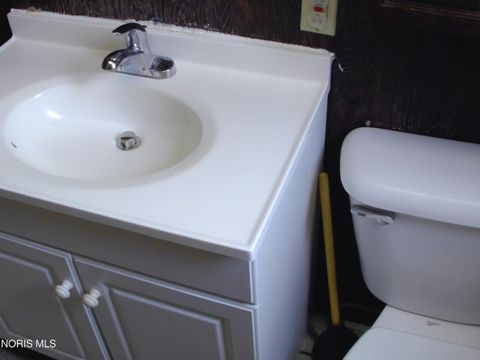 Tiny photo for 2721 Parkwood Avenue, Toledo, OH 43610 (MLS # 10004869)