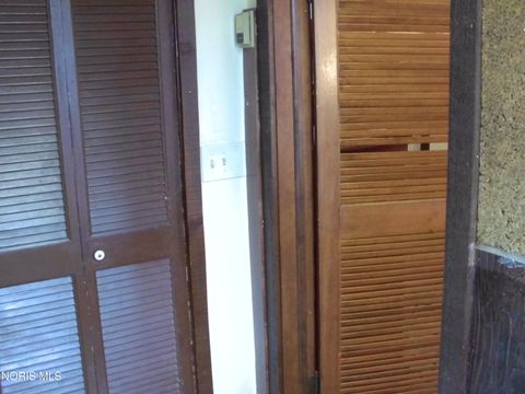 Tiny photo for 2721 Parkwood Avenue, Toledo, OH 43610 (MLS # 10004869)