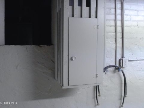 Tiny photo for 2721 Parkwood Avenue, Toledo, OH 43610 (MLS # 10004869)