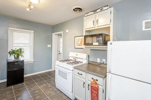 Tiny photo for 5404 Lewis Avenue, Toledo, OH 43612 (MLS # 10000120)