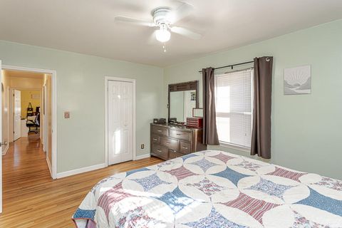 Tiny photo for 5404 Lewis Avenue, Toledo, OH 43612 (MLS # 10000120)