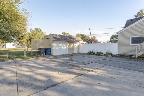 Tiny photo for 5404 Lewis Avenue, Toledo, OH 43612 (MLS # 10000120)