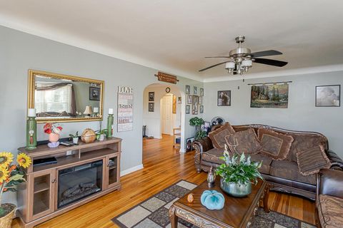 Tiny photo for 5404 Lewis Avenue, Toledo, OH 43612 (MLS # 10000120)