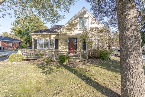 Photo of 5404 Lewis Avenue, Toledo, OH 43612 (MLS # 10000120)