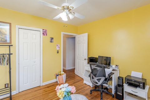 Tiny photo for 5404 Lewis Avenue, Toledo, OH 43612 (MLS # 10000120)