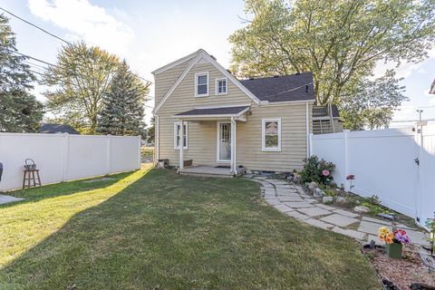 Tiny photo for 5404 Lewis Avenue, Toledo, OH 43612 (MLS # 10000120)