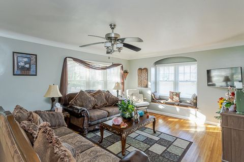 Tiny photo for 5404 Lewis Avenue, Toledo, OH 43612 (MLS # 10000120)