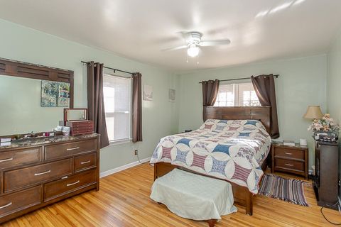 Tiny photo for 5404 Lewis Avenue, Toledo, OH 43612 (MLS # 10000120)