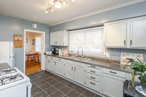 Tiny photo for 5404 Lewis Avenue, Toledo, OH 43612 (MLS # 10000120)