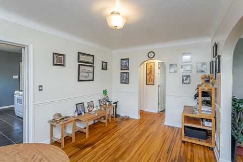 Tiny photo for 5404 Lewis Avenue, Toledo, OH 43612 (MLS # 10000120)