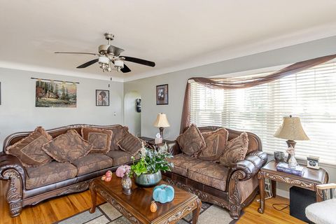 Tiny photo for 5404 Lewis Avenue, Toledo, OH 43612 (MLS # 10000120)