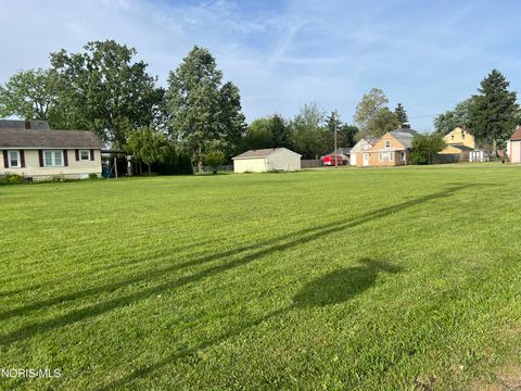 Photo of Dickinson/sugar Sts, Fremont, OH 43420 (MLS # 10008121)