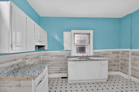 Tiny photo for 976 Post Street, Toledo, OH 43610 (MLS # 10012271)