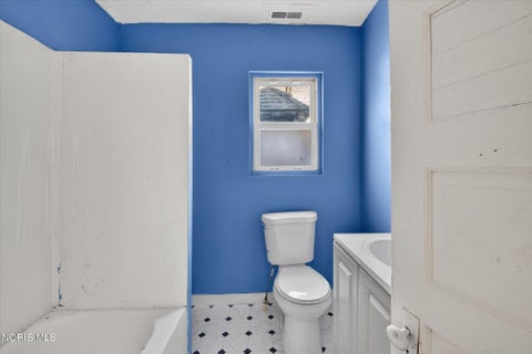 Tiny photo for 976 Post Street, Toledo, OH 43610 (MLS # 10012271)