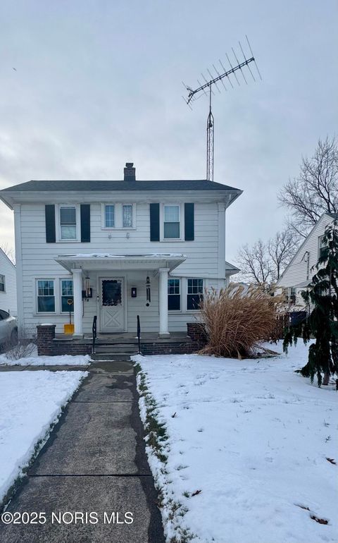 Photo of 590 Sylvandale Avenue, Oregon, OH 43616 (MLS # 10002605)