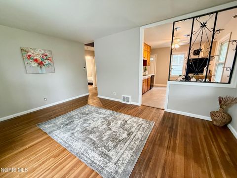 Tiny photo for 952 Francis Avenue, Toledo, OH 43609 (MLS # 10007371)