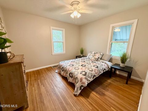 Tiny photo for 952 Francis Avenue, Toledo, OH 43609 (MLS # 10007371)