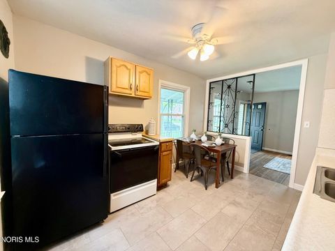 Tiny photo for 952 Francis Avenue, Toledo, OH 43609 (MLS # 10007371)