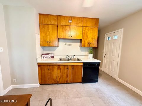 Tiny photo for 952 Francis Avenue, Toledo, OH 43609 (MLS # 10007371)