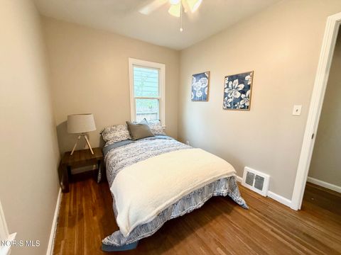 Tiny photo for 952 Francis Avenue, Toledo, OH 43609 (MLS # 10007371)