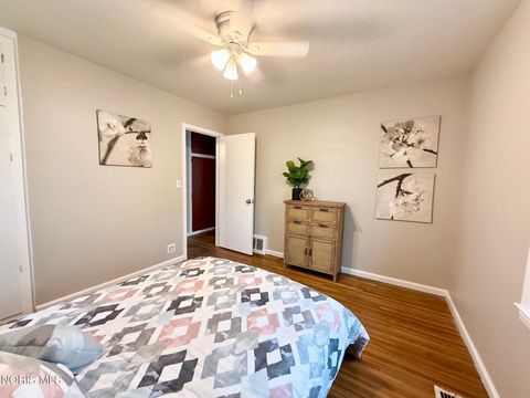 Tiny photo for 952 Francis Avenue, Toledo, OH 43609 (MLS # 10007371)