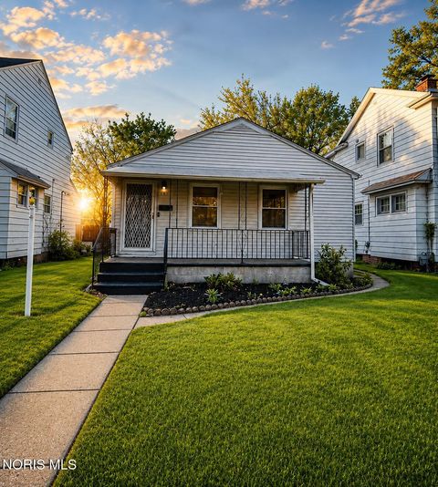 Photo of 952 Francis Avenue, Toledo, OH 43609 (MLS # 10007371)