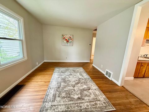 Tiny photo for 952 Francis Avenue, Toledo, OH 43609 (MLS # 10007371)