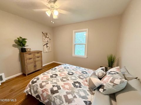 Tiny photo for 952 Francis Avenue, Toledo, OH 43609 (MLS # 10007371)