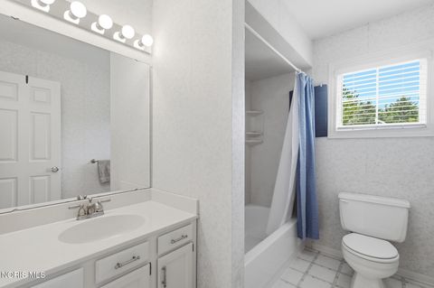 Tiny photo for 410 Kent Court, Maumee, OH 43537 (MLS # 10011057)