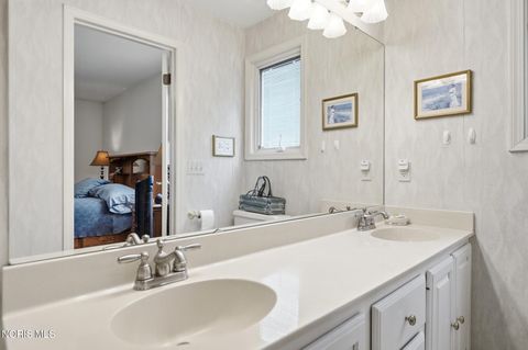 Tiny photo for 410 Kent Court, Maumee, OH 43537 (MLS # 10011057)