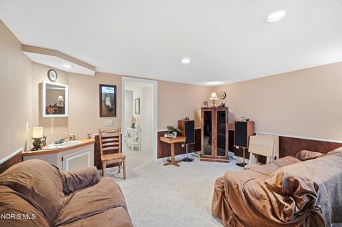 Tiny photo for 410 Kent Court, Maumee, OH 43537 (MLS # 10011057)