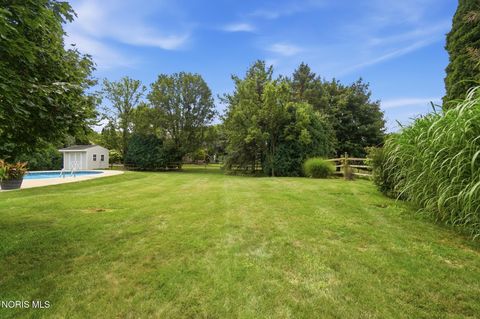 Tiny photo for 410 Kent Court, Maumee, OH 43537 (MLS # 10011057)