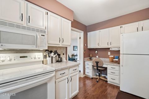 Tiny photo for 410 Kent Court, Maumee, OH 43537 (MLS # 10011057)