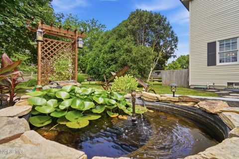 Tiny photo for 410 Kent Court, Maumee, OH 43537 (MLS # 10011057)