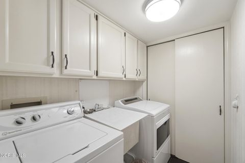 Tiny photo for 410 Kent Court, Maumee, OH 43537 (MLS # 10011057)