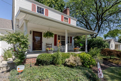 Tiny photo for 833 River Road, Maumee, OH 43537 (MLS # 10011882)