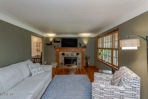 Tiny photo for 833 River Road, Maumee, OH 43537 (MLS # 10011882)
