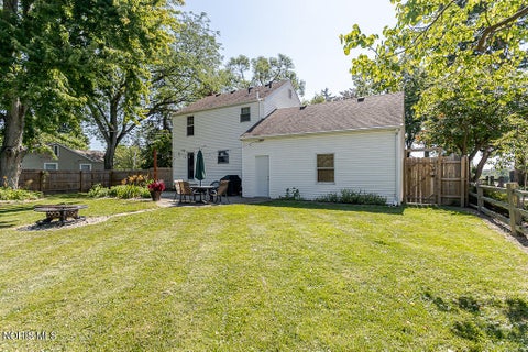 Tiny photo for 833 River Road, Maumee, OH 43537 (MLS # 10011882)