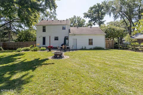 Tiny photo for 833 River Road, Maumee, OH 43537 (MLS # 10011882)