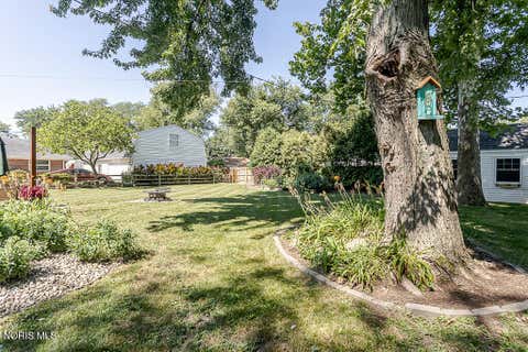 Tiny photo for 833 River Road, Maumee, OH 43537 (MLS # 10011882)