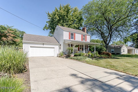 Tiny photo for 833 River Road, Maumee, OH 43537 (MLS # 10011882)