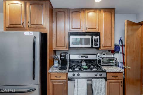 Tiny photo for 833 River Road, Maumee, OH 43537 (MLS # 10011882)