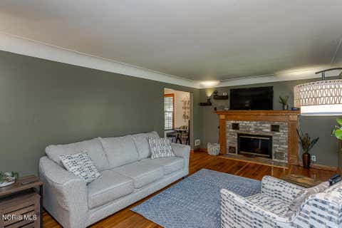 Tiny photo for 833 River Road, Maumee, OH 43537 (MLS # 10011882)