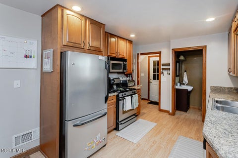 Tiny photo for 833 River Road, Maumee, OH 43537 (MLS # 10011882)