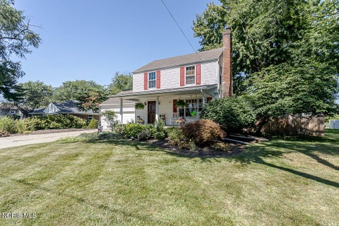 Tiny photo for 833 River Road, Maumee, OH 43537 (MLS # 10011882)